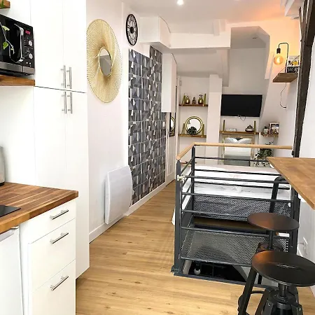 Superbe Porte Saint Martin Apartment
