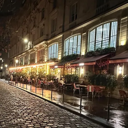 Superbe Porte Saint Martin Apartment *