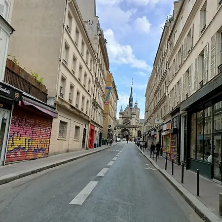 Superbe Porte Saint Martin Apartment *